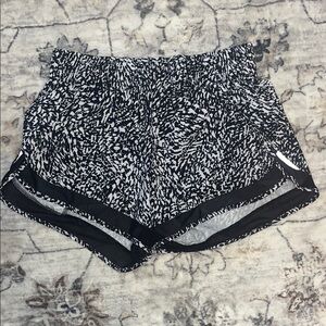 Athleta mesh racer run short 4" with inner liner